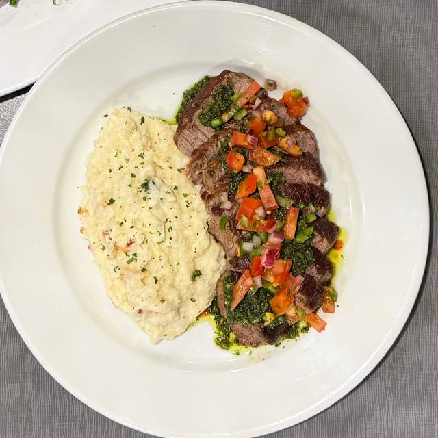 Grits & Grillades.